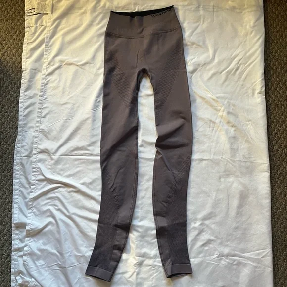 Lululemon leggings - Picture 2 of 4